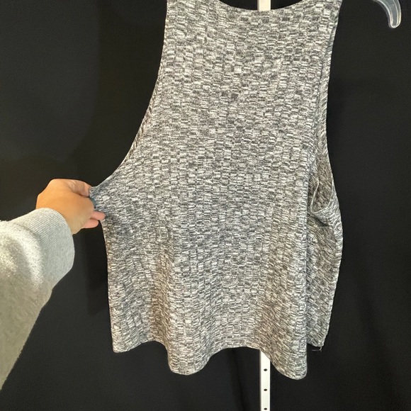 XL Mudd Sleeveless black & white flowy stretchy top - Picture 4 of 4